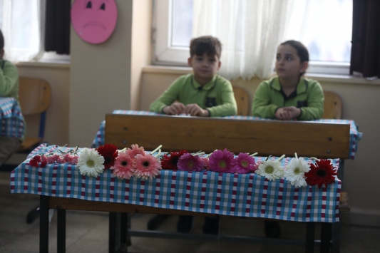 Düzcede geçen yılki selde ölen ikizlerin sınıfında buruk karne töreni