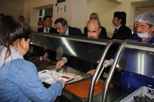 Öğrenciler karnelerini Vali Dağlının elinden aldılar