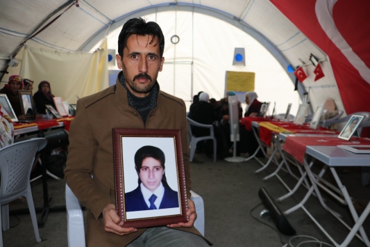Diyarbakır annelerinin oturma eylemine katılım sürüyor