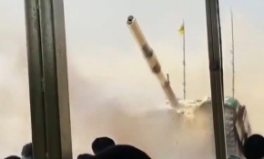 Hindistan'da korkutan tank gösterisi