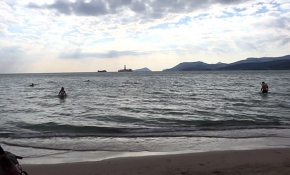 Kutsal Vaftiz Bayramı'nı Akdeniz'in soğuk sularına girerek kutladılar