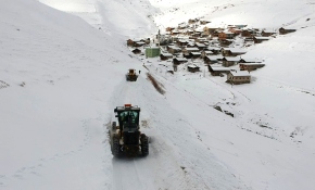 Bayburt'ta 3 nüfuslu köydeki elektrik arızası 8 saatlik çalışmayla giderildi