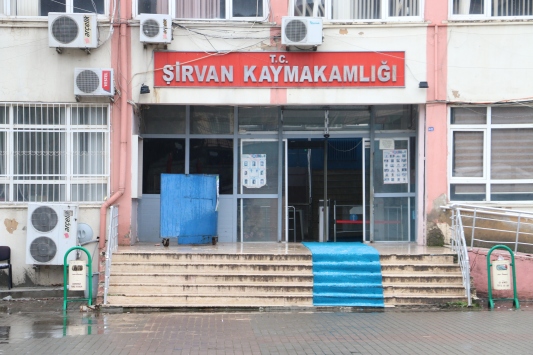 Siirtte öğrencilere soba ızgarasıyla şiddet uyguladığı öne sürülen öğretmen açığa alındı