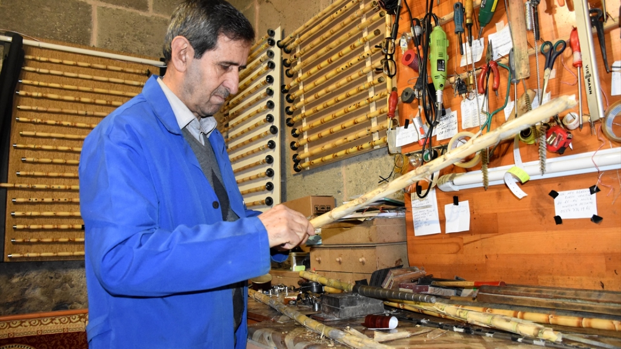 Günay, yaptığı açıklamada, bir neyzene en büyük keyfi, kendi yaptığı enstrümanı üflemenin verdiğini söyledi.