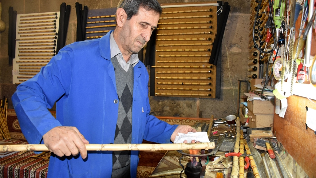 "Neyi hem üretiyorum hem de üflüyorum."