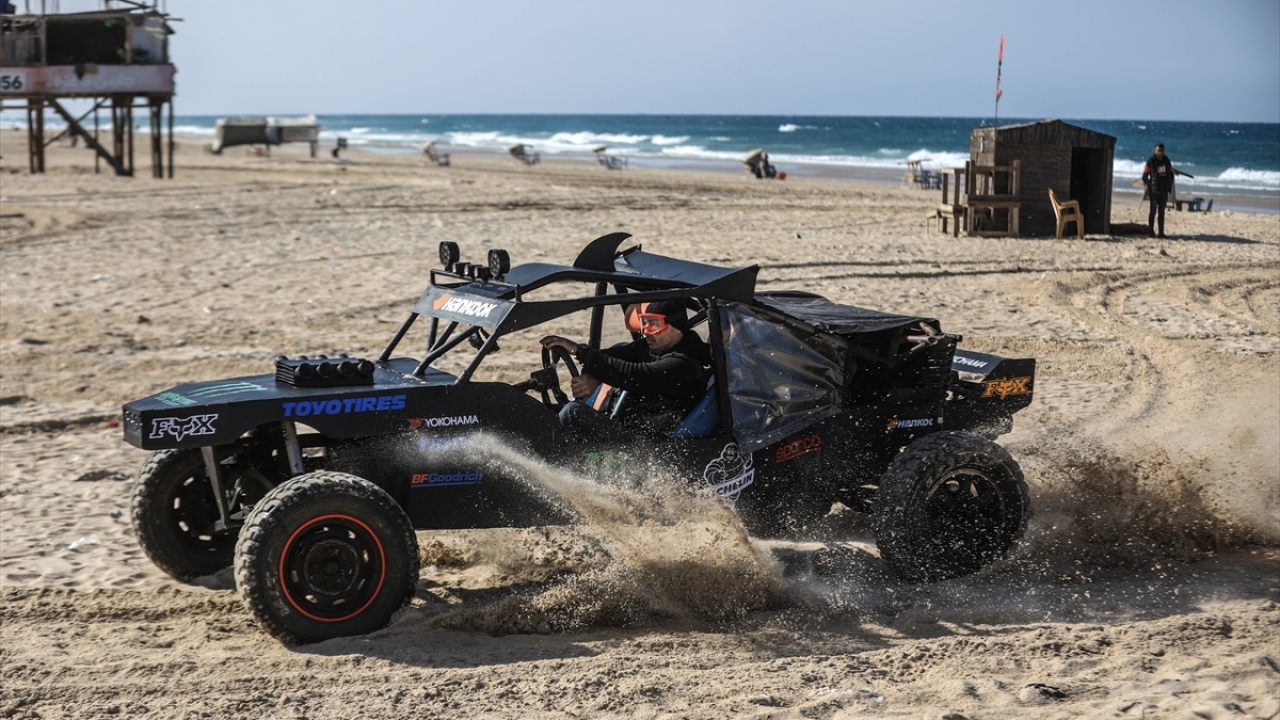 Dabbe, arabanın 160 beygir gücünde olduğunu ve saatte 260 kilometre hız yapabildiğini aktardı.