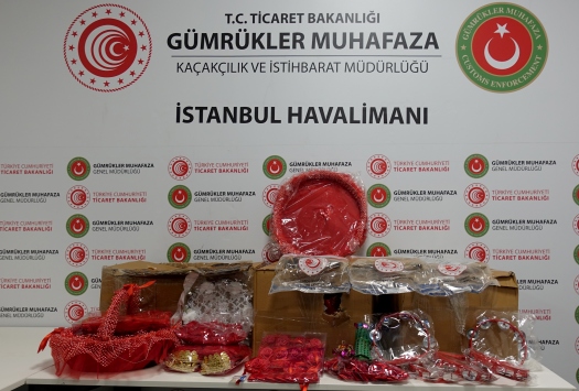 Kına malzemesi kolilerinde uyuşturucu getirmişler