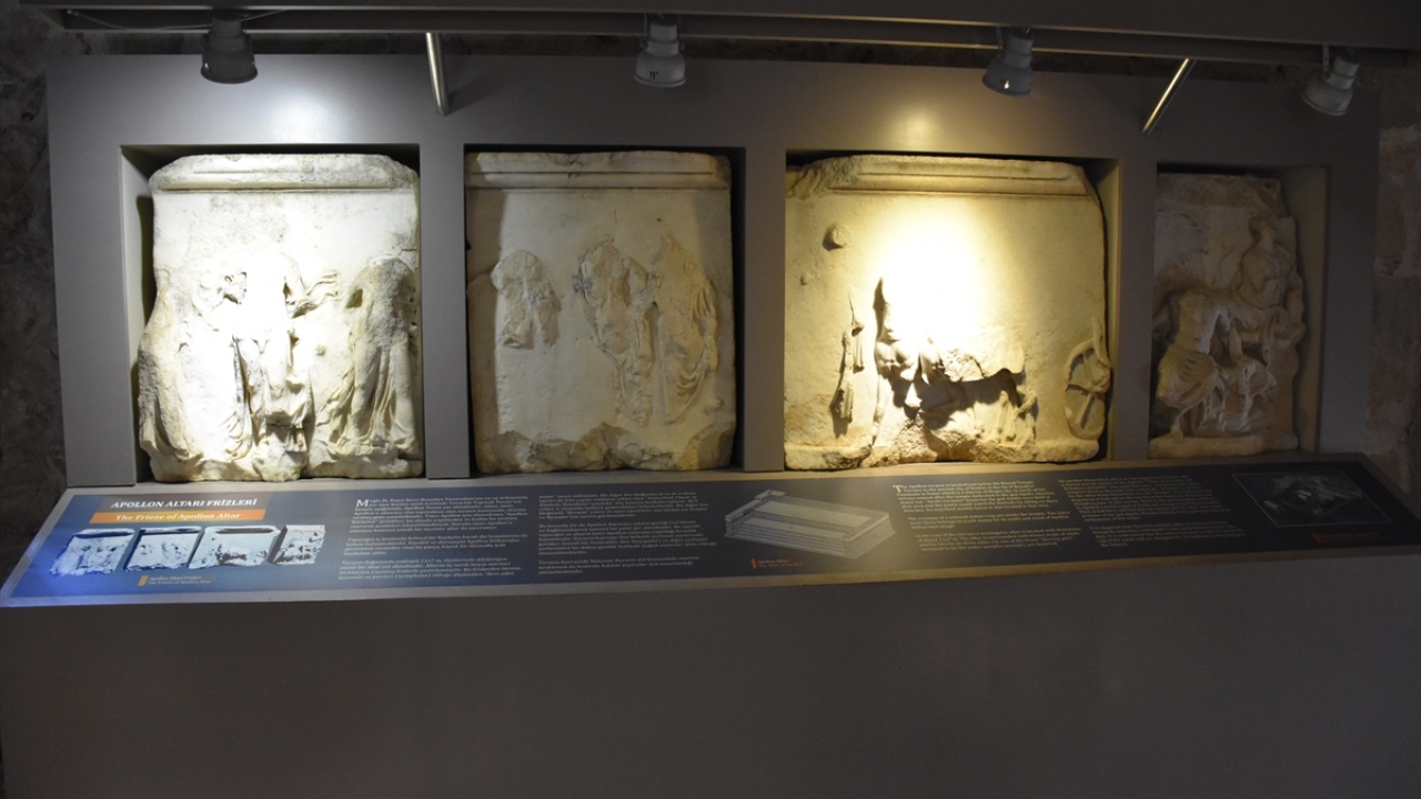 Yerli ve yabancı ziyaretçilerin bölgelerine gösterdiği rağbetin her geçen yıl arttığını belirten Civelek, Muğla`nın, bünyesindeki ören yerleri ve müzelerle ilgi odağı haline geldiğini vurguladı. 