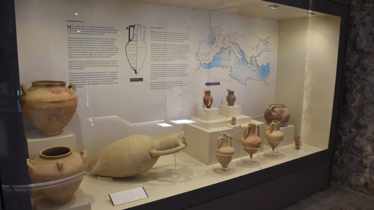 Marmaris Müzesi`ni geçen yıl 129 bin 469 kişinin ziyaret ettiğini belirten Civelek, burasının Türkiye`de en çok gelir getiren müzeler arasında yer aldığına, çok sayıda sanatsal etkinliğe ev sahipliği yaptığına işaret etti.