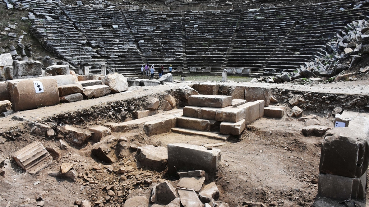 Civelek, Datça ilçesindeki Kinidos Antik Kenti`nin ise 56 bin 820 kişiye kapılarını açtığını kaydetti. 