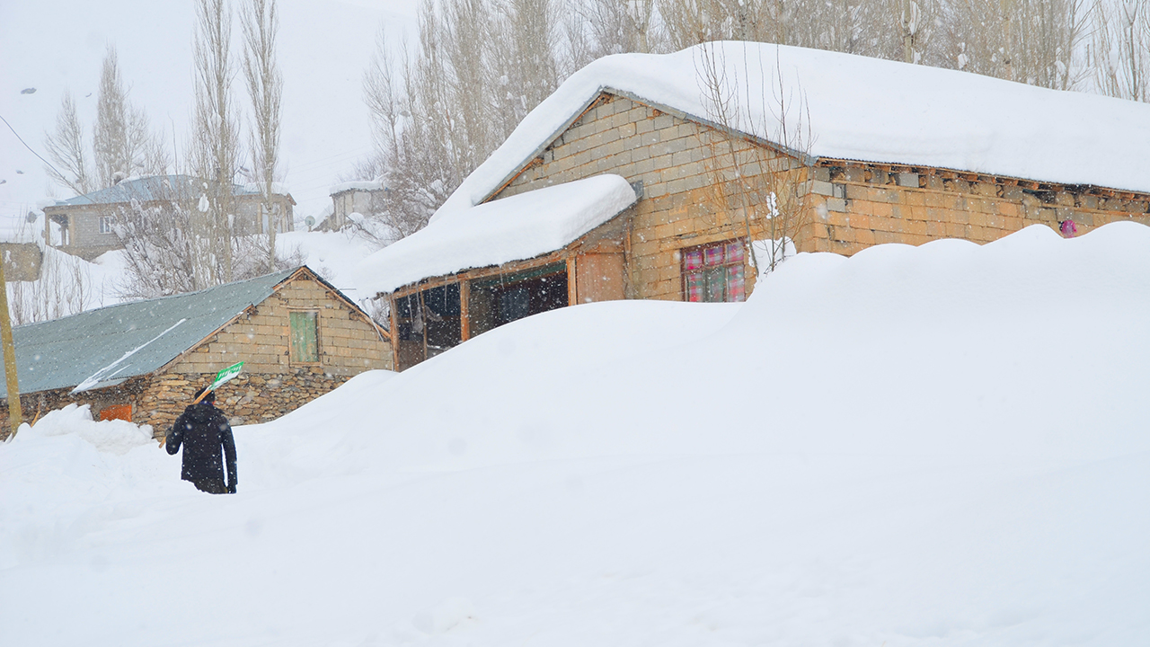 Kentte 3 gün boyunca etkili olan kar, bazı köylerde hayatı olumsuz etkiledi. 