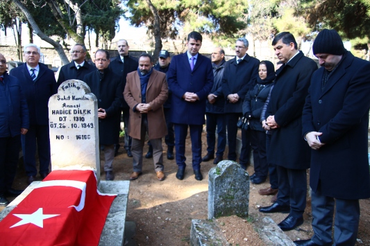 Şehit Kamilin annesi mezarı başında anıldı