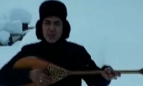 Kazakistan'da köyünde mahsur kalan ozanın dombıralı yardım çağrısı