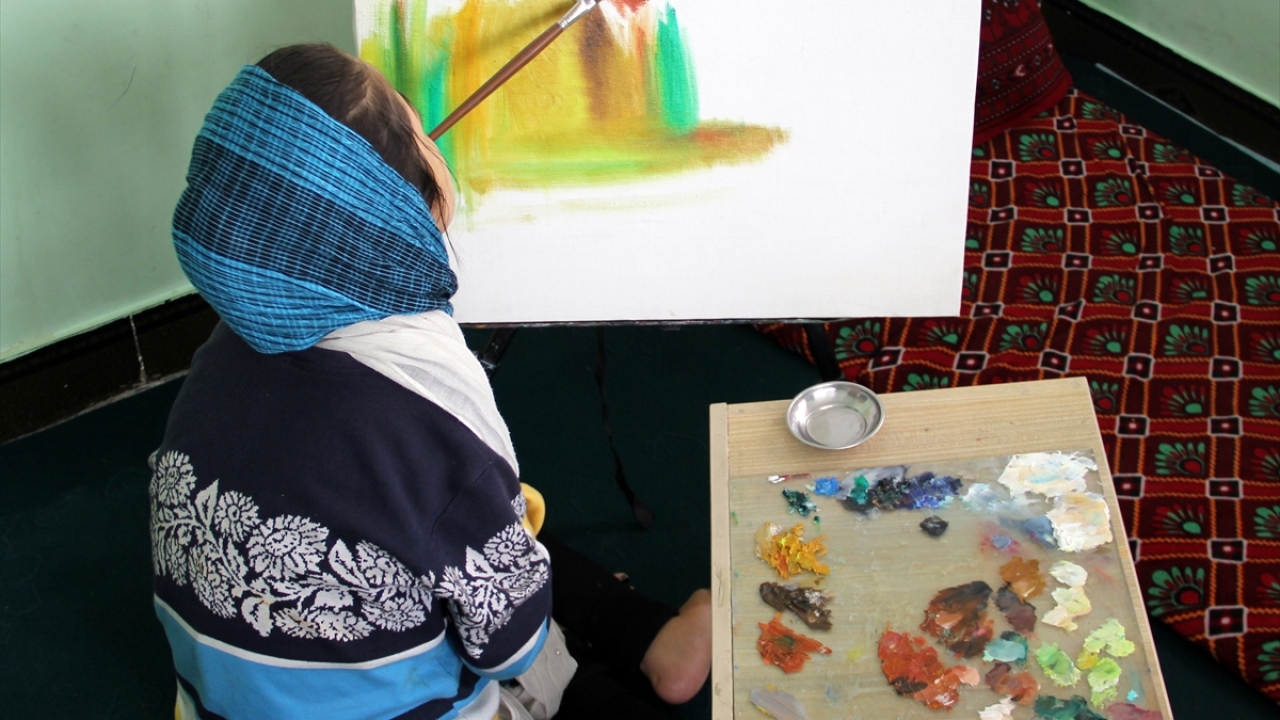 "Engellilerin de olduğu yaklaşık 25 kişiye ders veriyorum"