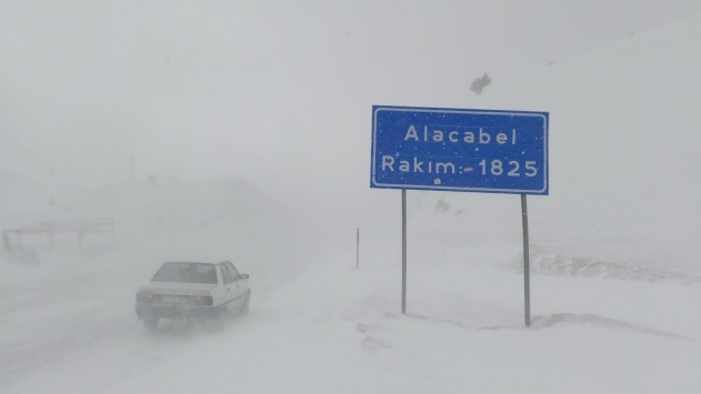 Seydişehir-Antalya kara yolunda ulaşım güçlükle sağlanıyor