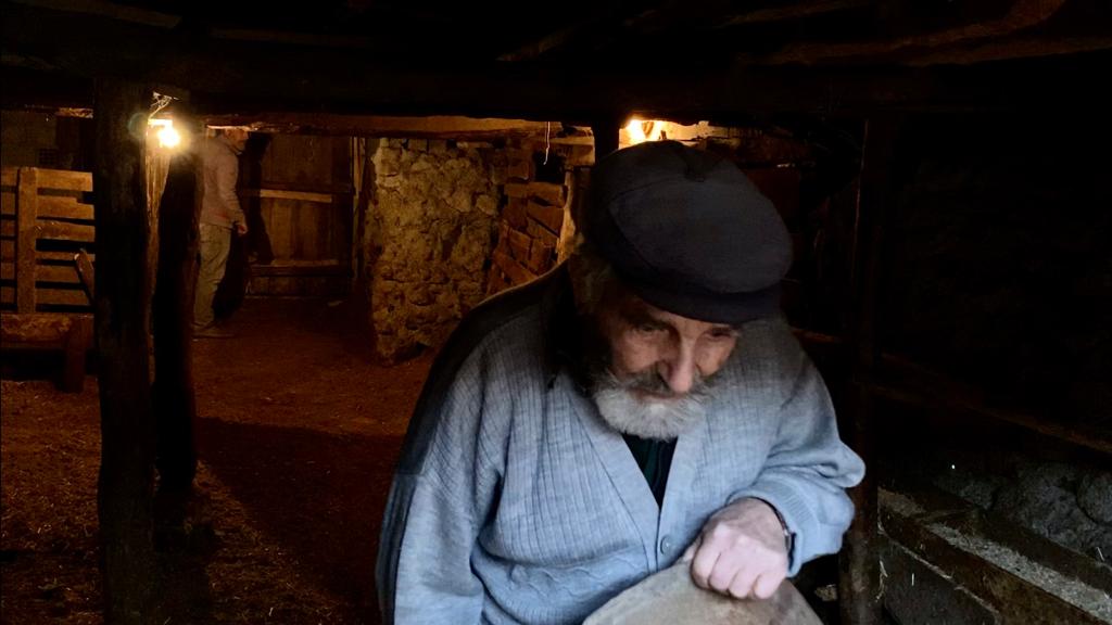 Mustafa amca, tüm insanlığa vefa dersi veren hayat hikayesini Ömür Dediğin’de anlatıyor.