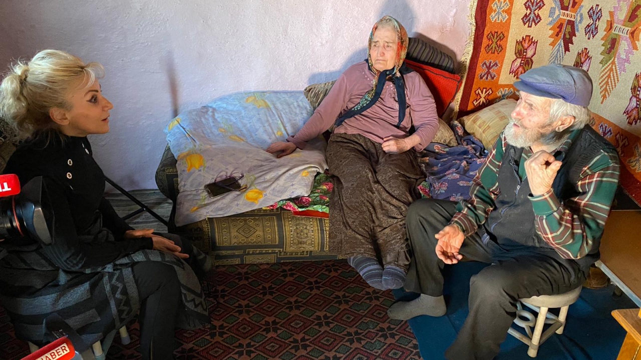TRT Haber Ömür Dediğin ekibi, Mustafa amcayı ve eşini ziyaret etti.