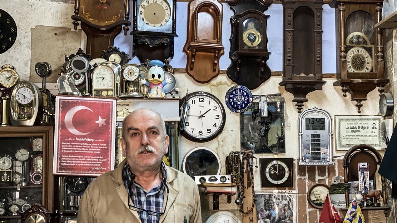 Satın alamadığı duvar saatini 15 yıldır arıyor TRT Haber Foto Galeri