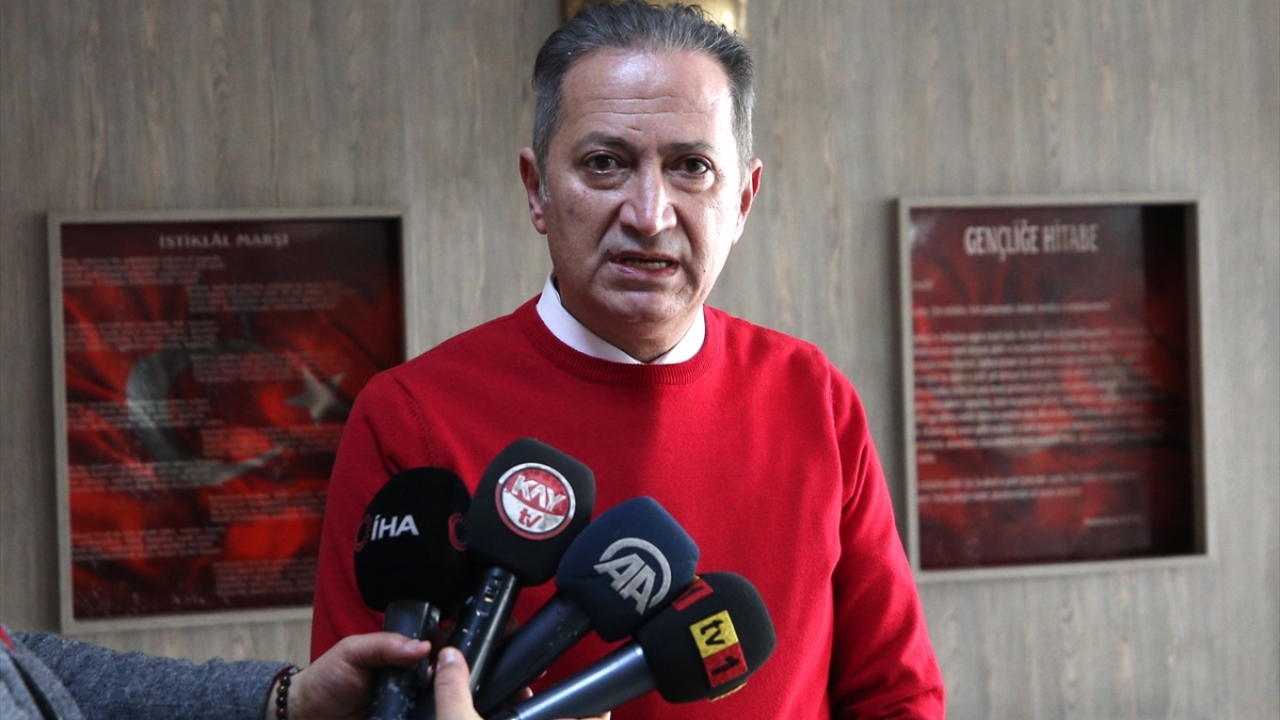 "Çocuklarımızın `Toprak Dede`sini kaybettik." 