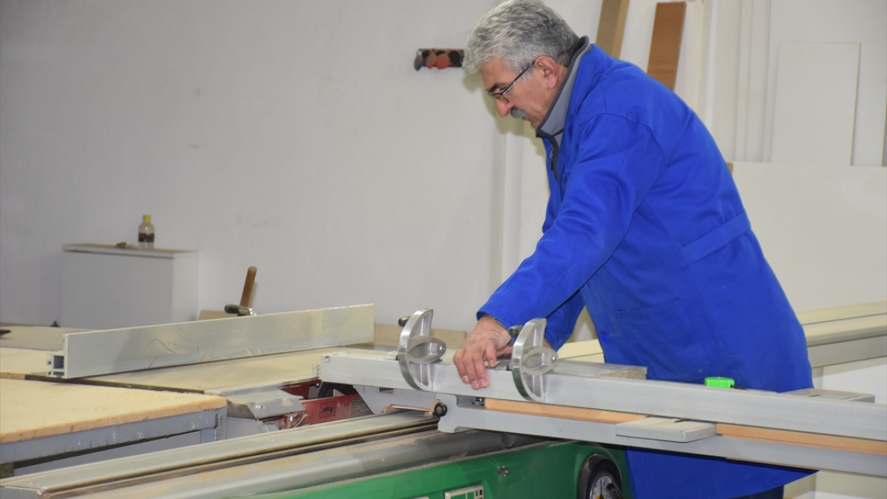 Karadağ`da düzenlenen Zeta Circuit Uluslararası Fotoğraf Yarışması`nda ise 2`ncilik elde eden Beşli, henüz yeni başladığı sanat dalında kısa sürede büyük başarı sağlayarak 50`den fazla ödül kazandı.