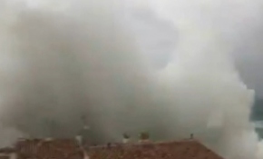 İspanya'da dev dalgalar görenleri şaşkına çevirdi