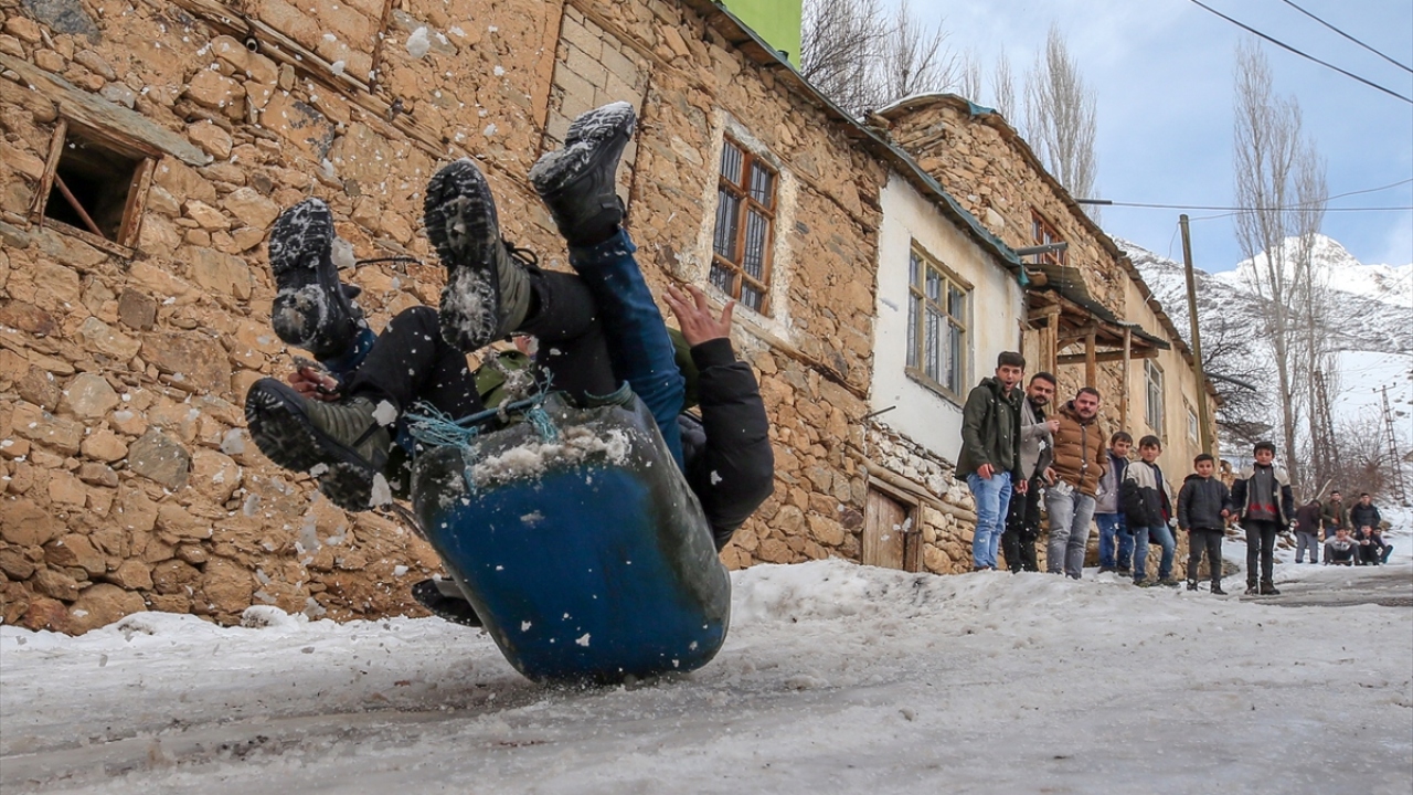 "Zaman zaman düşerek yaralanıyoruz"
