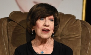 Vefatının birinci yılında usta oyuncu Ayşen Gruda