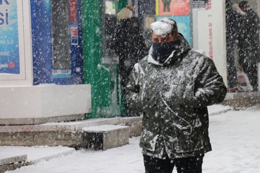 Boluda yoğun kar etkili oluyor