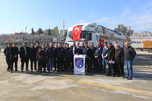 Şanlıurfadan İdlibe 1 tır insani yardım malzemesi gönderildi