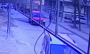 Pompalı tüfekle rastgele ateş eden kişi güvenlik kamerasına yansıdı