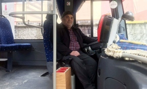 Otobüs şoförü kalp krizi geçiren yolcuyu hastaneye yetiştirdi