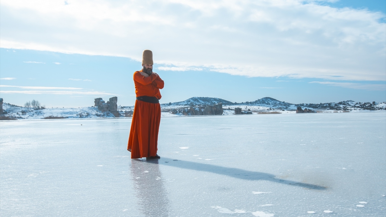 Okyar`ın gösterisini, fotoğraf sanatçısı Çağrı Selek görüntüledi. 