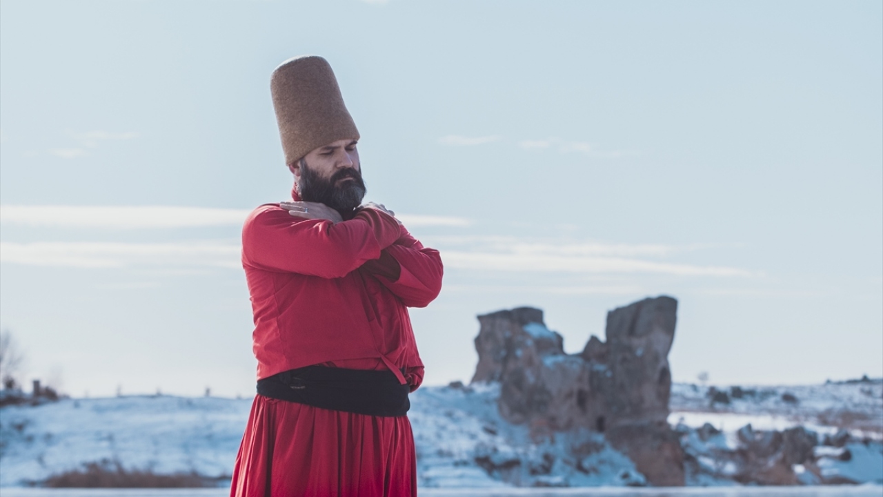Fotoğraf sanatçısı Çağrı Selek ise kendisinin sürekli doğada olduğunu ve gördüğü manzaraları fotoğraf makinesi ile kayıt altına almaya çalıştığını anlattı.