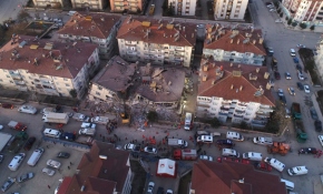 Deprem bölgesi havadan görüntülendi