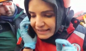 Enkaz altındaki bir kişiye cep telefonu ile ulaşıldı