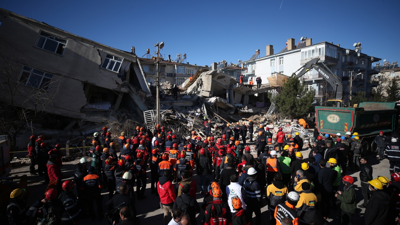 Sağlık Bakanlığından afet bölgesine 170 ambulans ilavesi yapıldı.