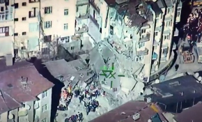 Deprem bölgesindeki çalışmalar Emniyetin helikopter kamerasında