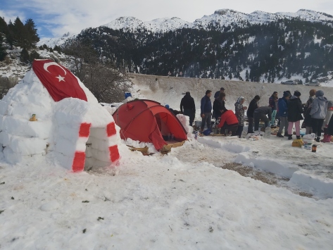 Aksekili öğrencilerden eğlenceli kış kampı