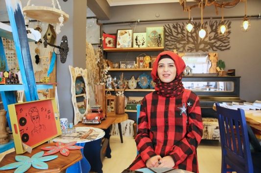 Dede mesleği marangozluğu gelecek kuşaklara taşıyor