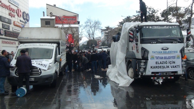 Tatvandan Elazığ ve Malatyadaki depremzedelere yardım gönderildi
