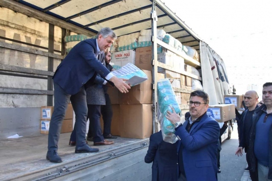 Hatay, Adana ve Mersinden deprem bölgesine yardım malzemesi desteği