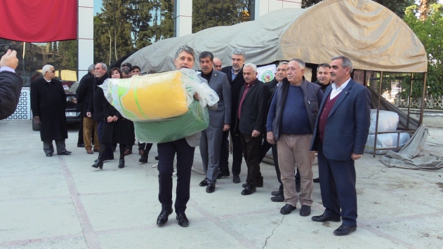 Hatay, Adana ve Mersinden deprem bölgesine yardım malzemesi desteği