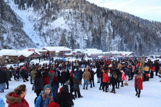Rizede "Çamlıhemşin Ayder Kardan Adam Şenliği"