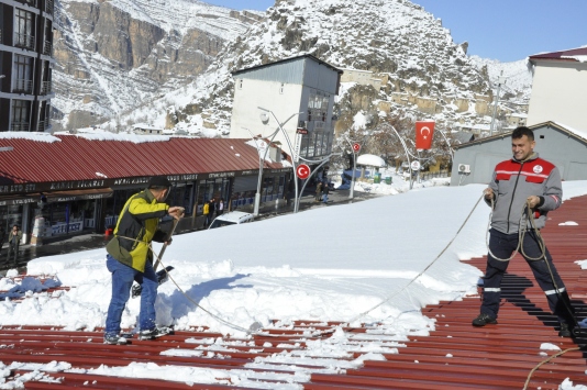 Çukurcada kar temizleme çalışmaları