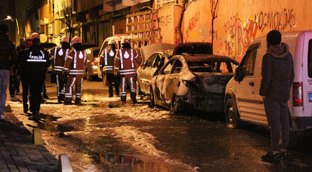 Şişlide iki otomobil kundaklandı