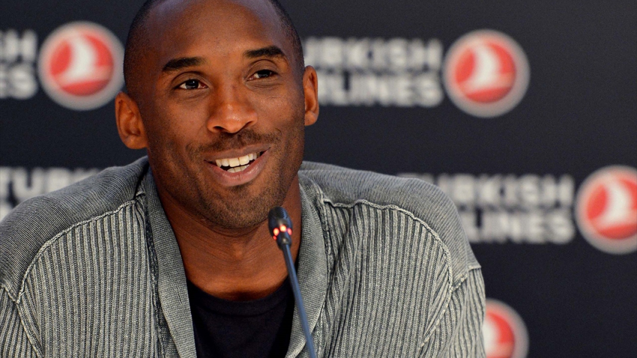 21 Eylül 2012 tarihinde THY`nin marka yüzü olan Kobe Bryant, sponsorluk sözleşmesinin uzatılması nedeniyle düzenlenen basın toplantısına katıldı. (Arşiv)