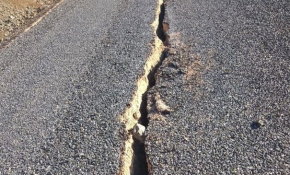 Çevrimtaş köy yolundaki yarıklar drone ile görüntülendi