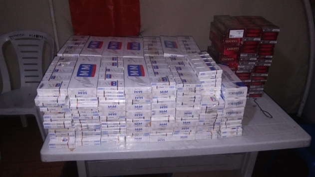 Bavullarından kaçak sigara ve elektronik sigara kartuşu bulunan 2 yolcu yakalandı