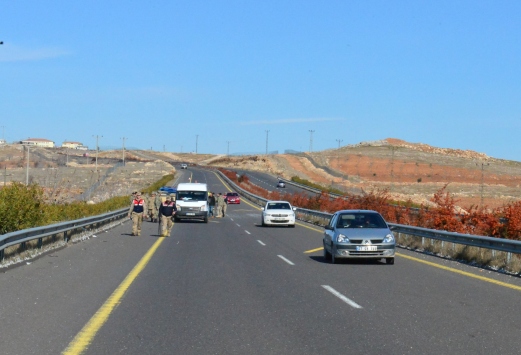 Şanlıurfada askeri araç devrildi: 4 yaralı