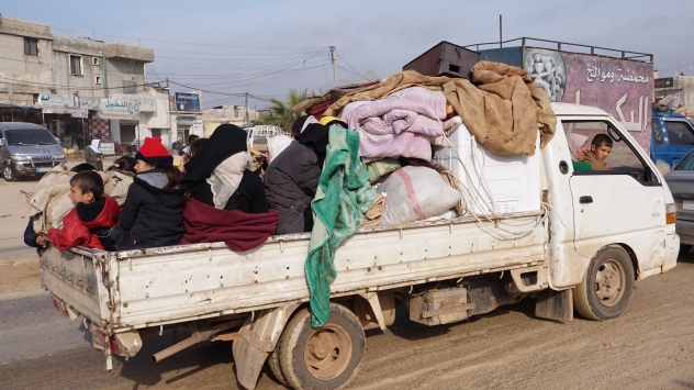 İdlibde son 24 saatte 21 bin sivil daha Türkiye sınırı yakınlarına göç etti
